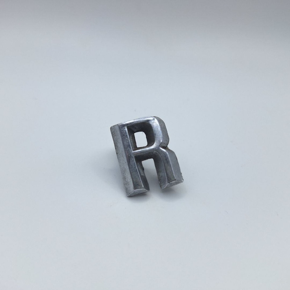 Silver Metal Letter R Emblem 1-96 BLC Badge Car Truck Emblem 3D Chrome Style‎